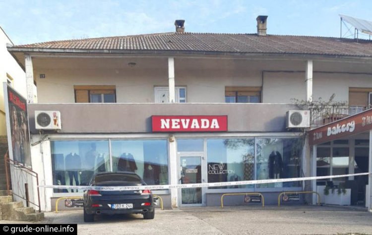 U središtu Gruda zapaljen skupocjeni BMW