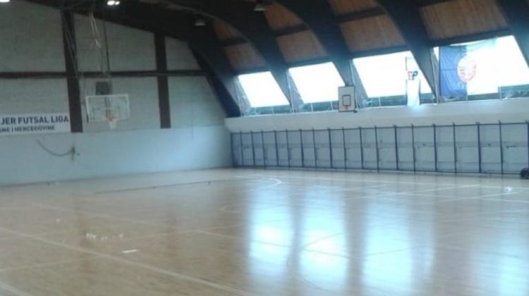 Livno: Završeni radovi na postavljanju novog parketa u sportskoj dvorani na Zgonima