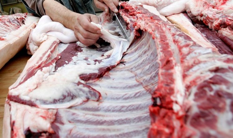 Počela sezona svinjokolja: Svinje prodaju po 2,4 KM/kg, potražnja nikad manja