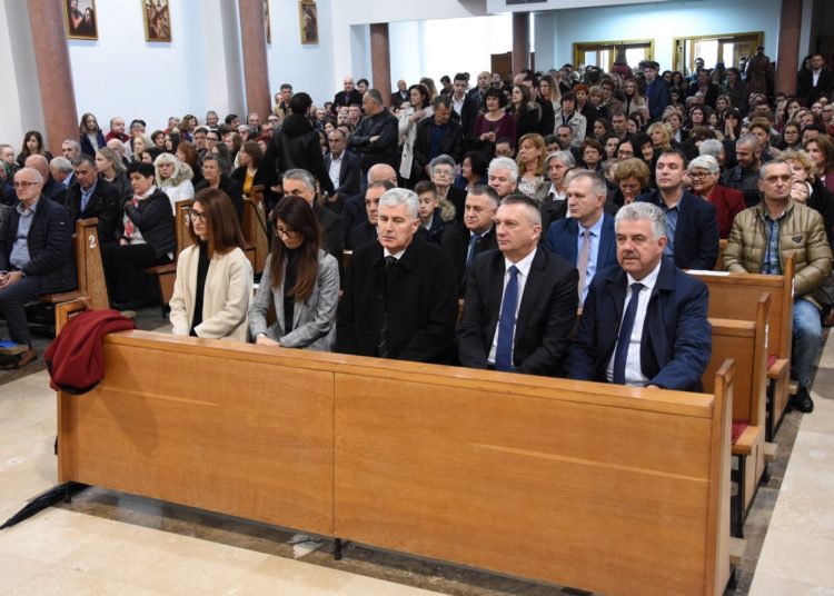 FOTO: Položen kamen temeljac za novu crkvu u Čitluku