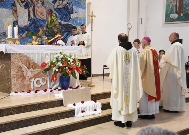 FOTO: Položen kamen temeljac za novu crkvu u Čitluku