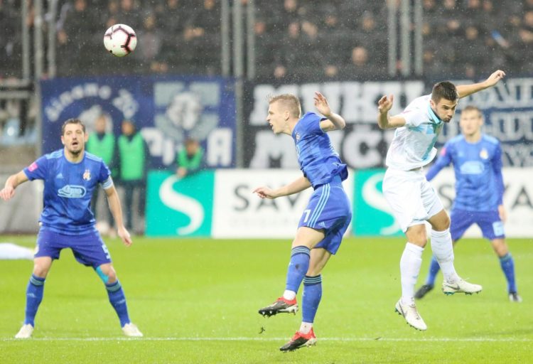 Rijeka nokautirala Dinamo, Armada bakljadom prekinula utakmicu