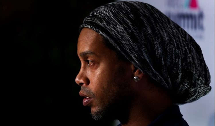 Ronaldinhu oduzeta putovnica zbog milijunskog duga, na računu ima šest dolara