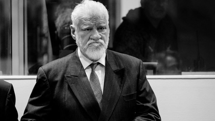 U Ljubuškom, Grudama i Posušju molitva i paljenje svijeća za generala Praljka