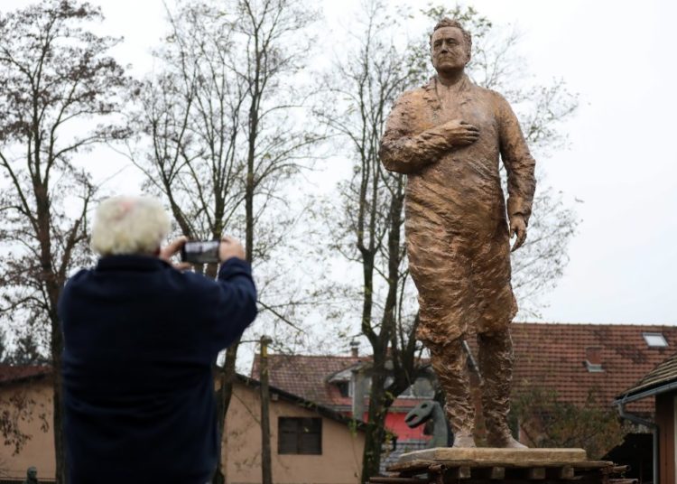 Predstavljen Tuđmanov spomenik u Zagrebu (FOTO)
