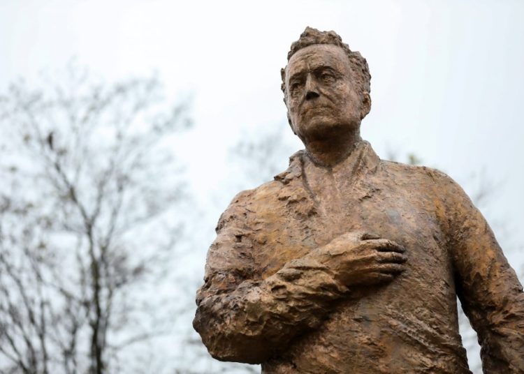 Predstavljen Tuđmanov spomenik u Zagrebu (FOTO)