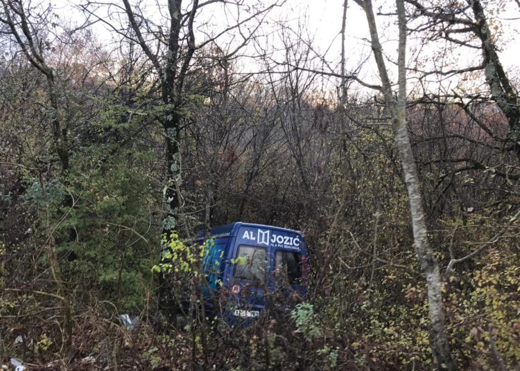 Široki Brijeg: Kombi sletio s ceste kod skretanja za Ljubotiće