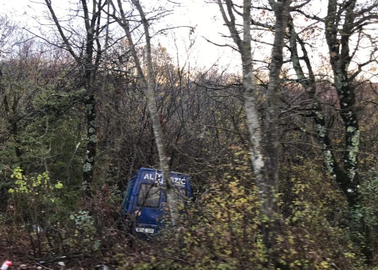 Široki Brijeg: Kombi sletio s ceste kod skretanja za Ljubotiće