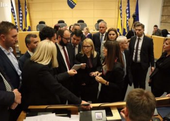 SDA i HDZ napustili sjednicu Parlamenta FBiH, “zapelo” kod izbora predsjedavajućeg