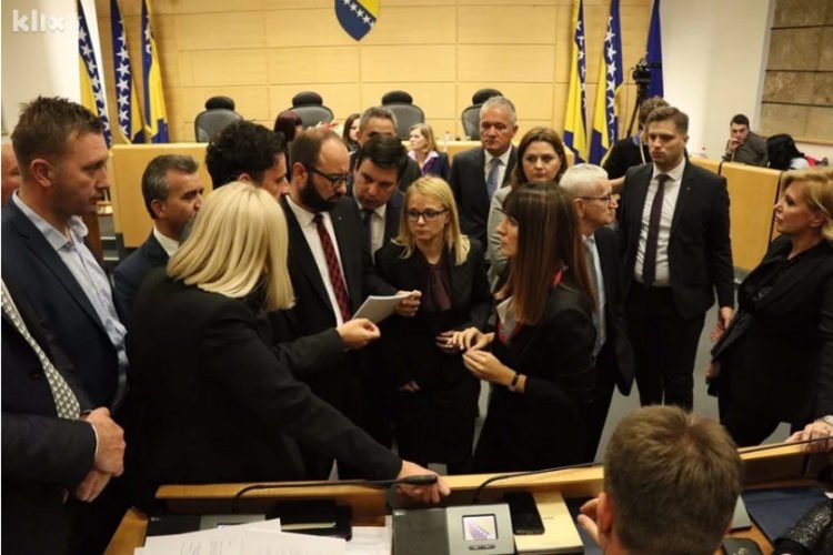 SDA i HDZ napustili sjednicu Parlamenta FBiH, “zapelo” kod izbora predsjedavajućeg