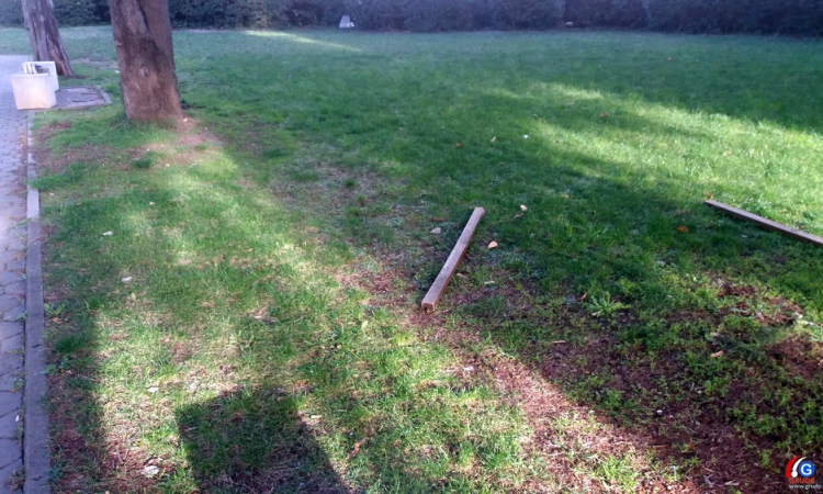 Grude: Vandali u parku uništavali klupe