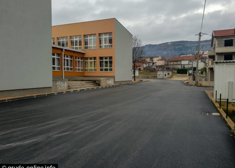 Grude: Dvorište škole i vrtića dobilo asfalt