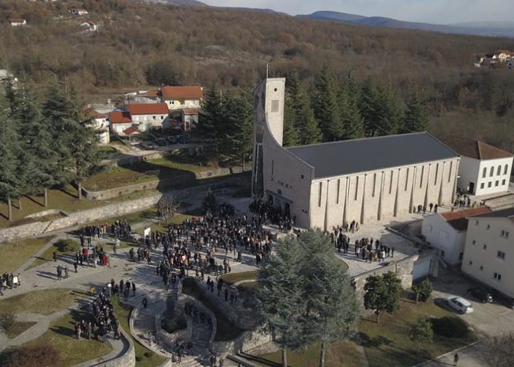 Prekrasne fotografije kočerinske crkve za Božić
