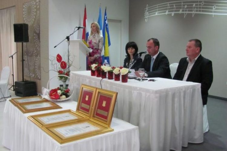 Poziv za dostavljanje prijedloga kandidata za dodjelu javnih priznanja općine Ljubuški za 2018. godinu