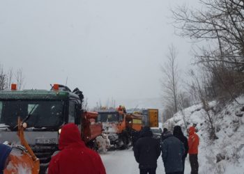 I dalje zatvorena cesta Rakitno – Blidinje, jak vjetar formira snježne nanose