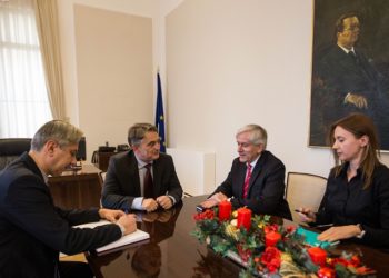 Komšić okačio u ured u Predsjedništvu BiH sliku dikatatora i masovnog ubojice