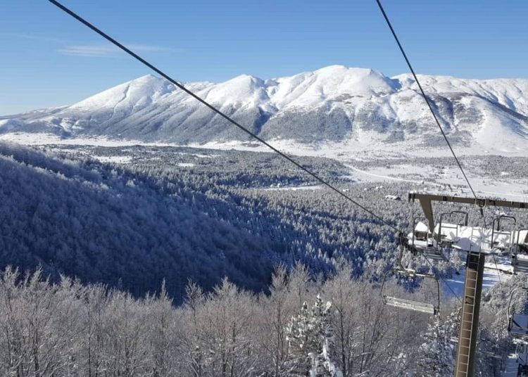 Na Blidinju snježna idila, snijeg privukao mnoštvo posjetitelja i skijaša