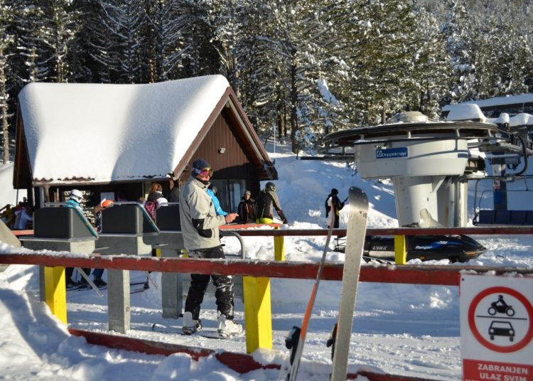 Na Blidinju snježna idila, snijeg privukao mnoštvo posjetitelja i skijaša
