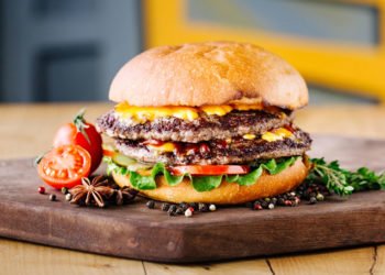 Savršeni hamburger ima devet slojeva i visok je 7 centimetara