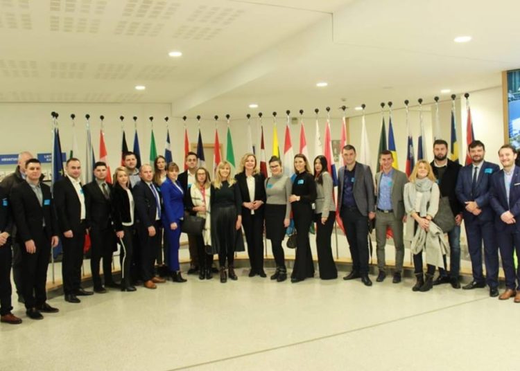 Predstavnici ŽO Mladeži HDZ BiH ŽZH na okruglom stolu u Europskom parlamentu u Bruxellesu