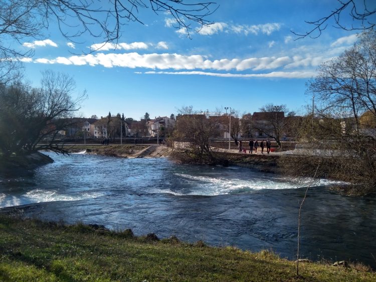 Sunčani prosinački dan izvukao Širokobriježane na šetnju