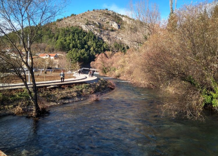 Sunčani prosinački dan izvukao Širokobriježane na šetnju