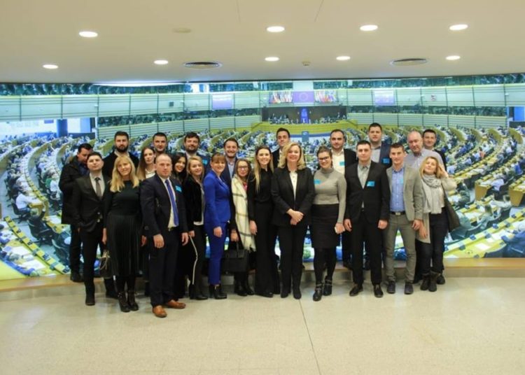Predstavnici ŽO Mladeži HDZ BiH ŽZH na okruglom stolu u Europskom parlamentu u Bruxellesu
