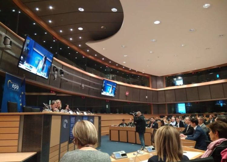 Predstavnici ŽO Mladeži HDZ BiH ŽZH na okruglom stolu u Europskom parlamentu u Bruxellesu