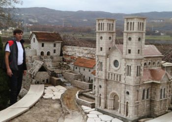 Video: Širokobriježanin već pet godina radi maketu rodnoga sela