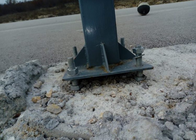 Vandalizam na djelu: Kome smeta koš na igralištu u Oklajima?