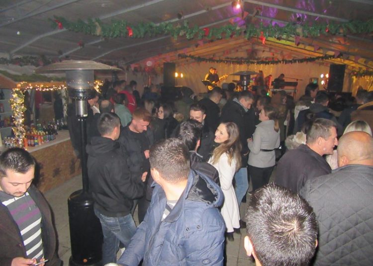 Treća večer Božićnog sajma Udruge mladih Agape