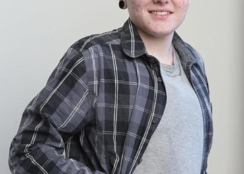 Prvi transmuškarac koji je rodio bebu upozorio ostale da to ne rade jer je “preteško”