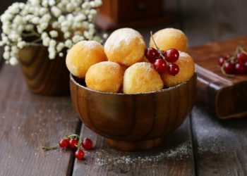 Fritule za 5! Recept za sočne kuglice sa sirom i narančom