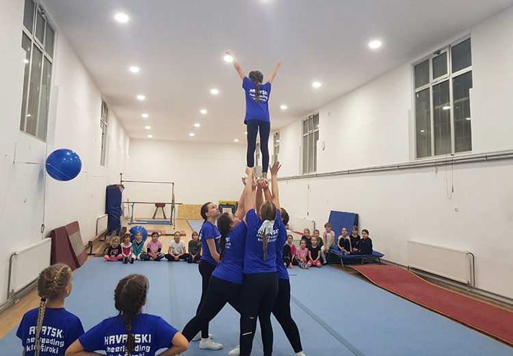 Hrvatski cheerleading klub Široki na mini pripremama u Zenici