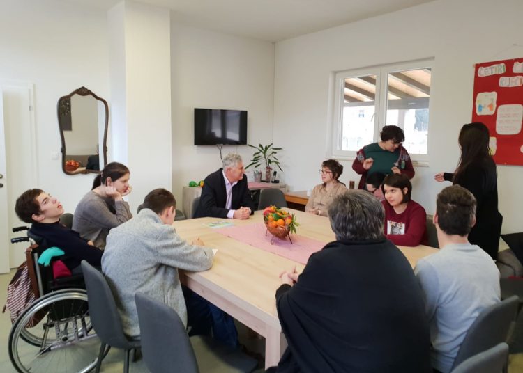 Čović posjetio Udrugu Vedri osmijeh, Rehabilitacijski centar Sveta obitelj te Udrugu za down sindrom u Mostaru