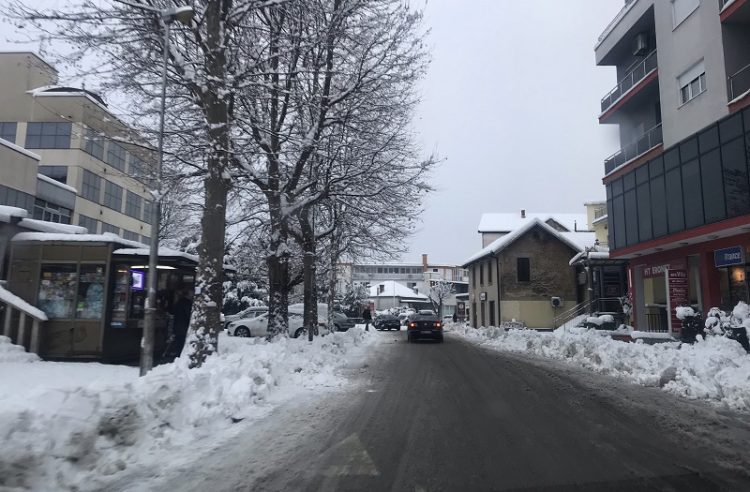Široki Brijeg se probudio prekriven snijegom