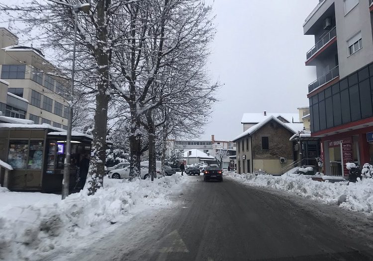Široki Brijeg se probudio prekriven snijegom