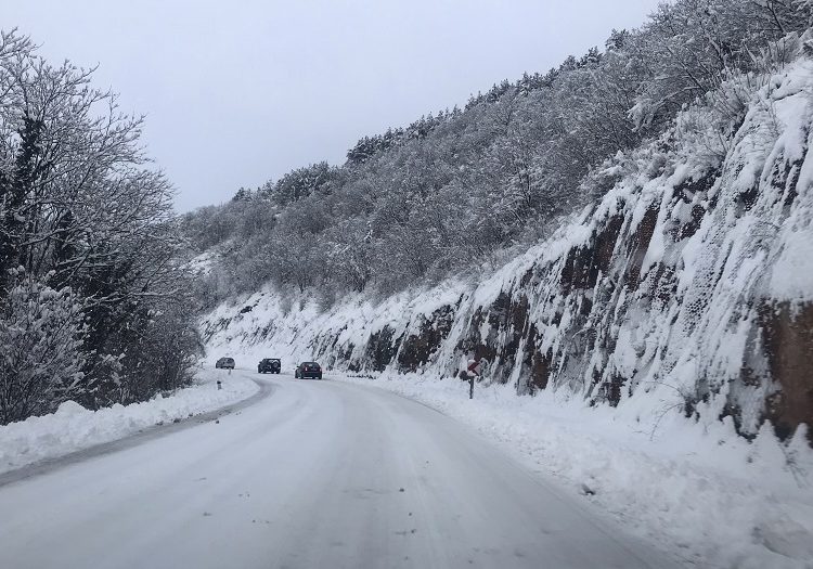 Široki Brijeg se probudio prekriven snijegom