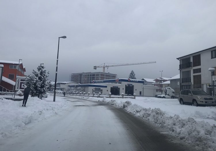 Široki Brijeg se probudio prekriven snijegom