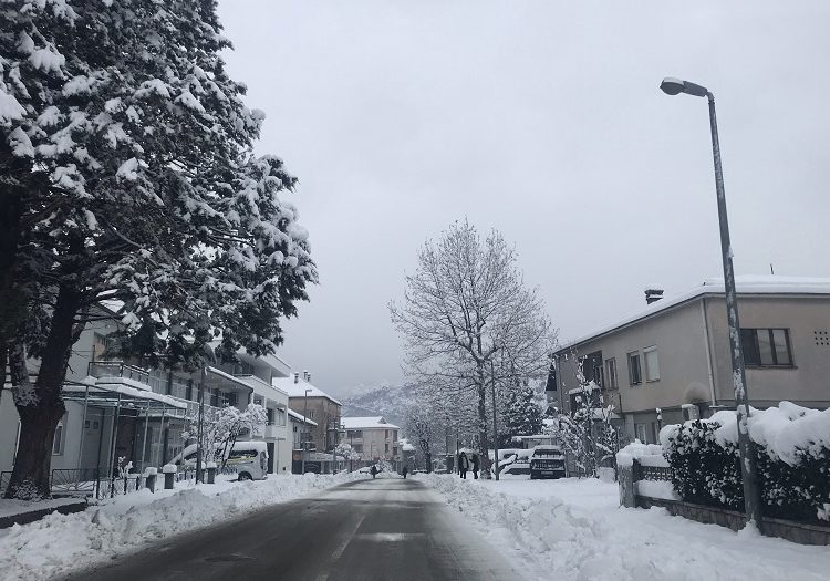 Široki Brijeg se probudio prekriven snijegom