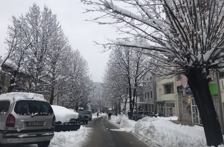 Široki Brijeg se probudio prekriven snijegom