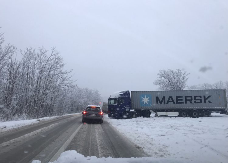 Široki Brijeg: Šleper zapeo na Visokoj Glavici