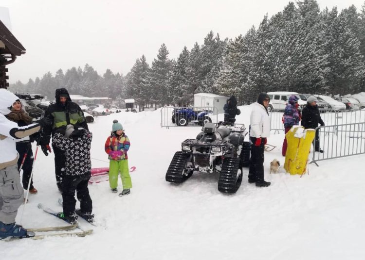 Idila na Blidinju: Unatoč buri i minusima mnoštvo posjetitelja uživa na snijegu