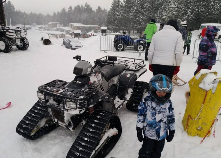 Idila na Blidinju: Unatoč buri i minusima mnoštvo posjetitelja uživa na snijegu