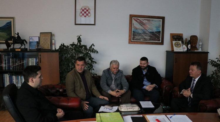 Predsjednik Vlade ŽZH Zdenko Ćosić primio čelnike Crvenog križa Županije Zapadnohercegovačke