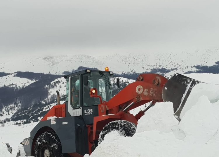 Fotoreportaža s Blidinja: Nedjelja privukla na tisuće gostiju iz Hercegovine i Dalmacije