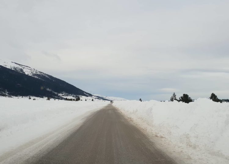 Fotoreportaža s Blidinja: Nedjelja privukla na tisuće gostiju iz Hercegovine i Dalmacije