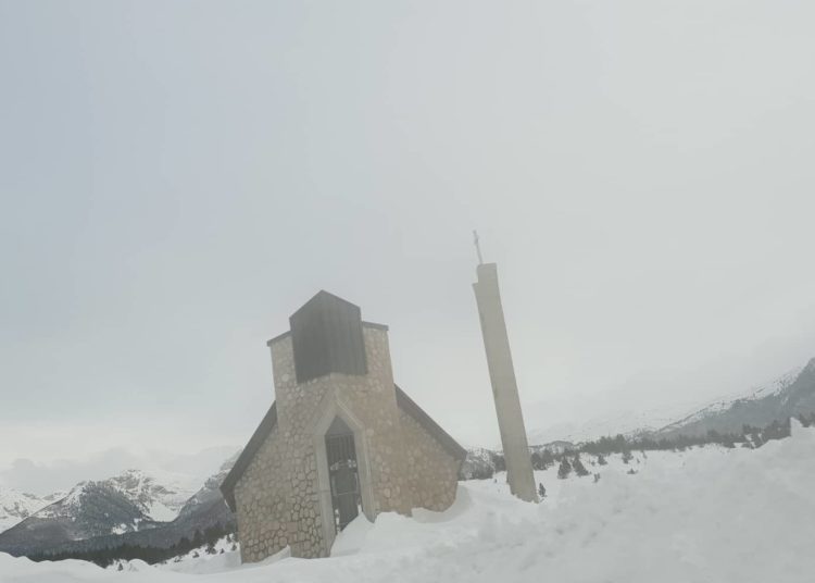 Fotoreportaža s Blidinja: Nedjelja privukla na tisuće gostiju iz Hercegovine i Dalmacije