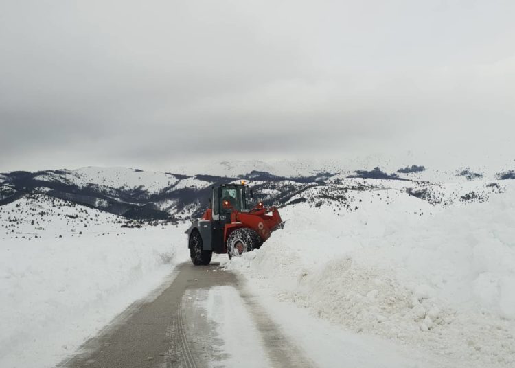 Fotoreportaža s Blidinja: Nedjelja privukla na tisuće gostiju iz Hercegovine i Dalmacije