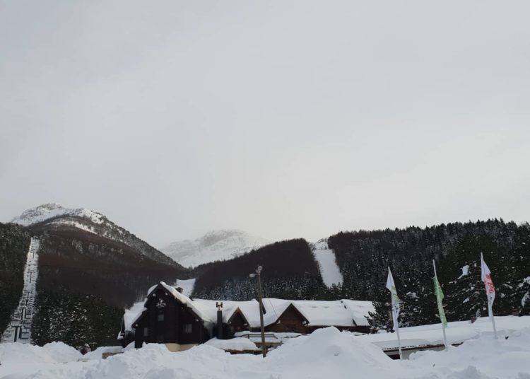 Fotoreportaža s Blidinja: Nedjelja privukla na tisuće gostiju iz Hercegovine i Dalmacije